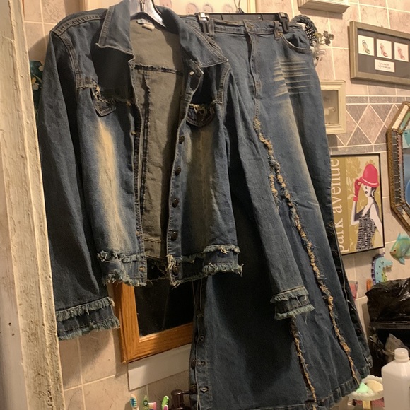 Studio Y suit - Picture 2 of 16